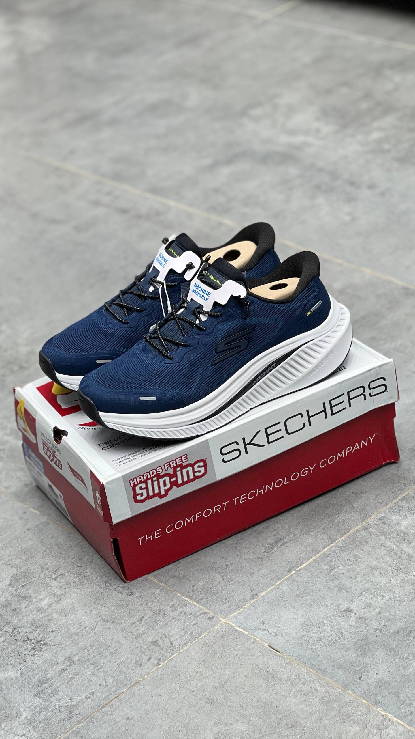 Skechers Slip_Ins Go Walk Max Cushioning Arch Fit